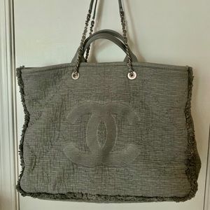 REDUCED‼️2018 Chanel Double Face Canvas Deauville